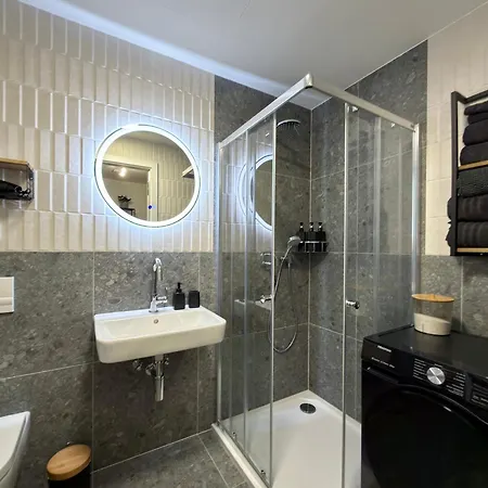 Baker House - Free Private Parking Apartment