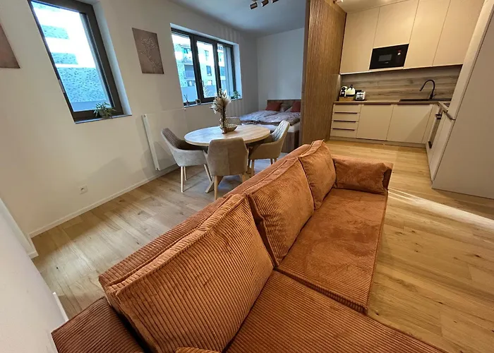 Baker House - Free Underground Parking Apartment *